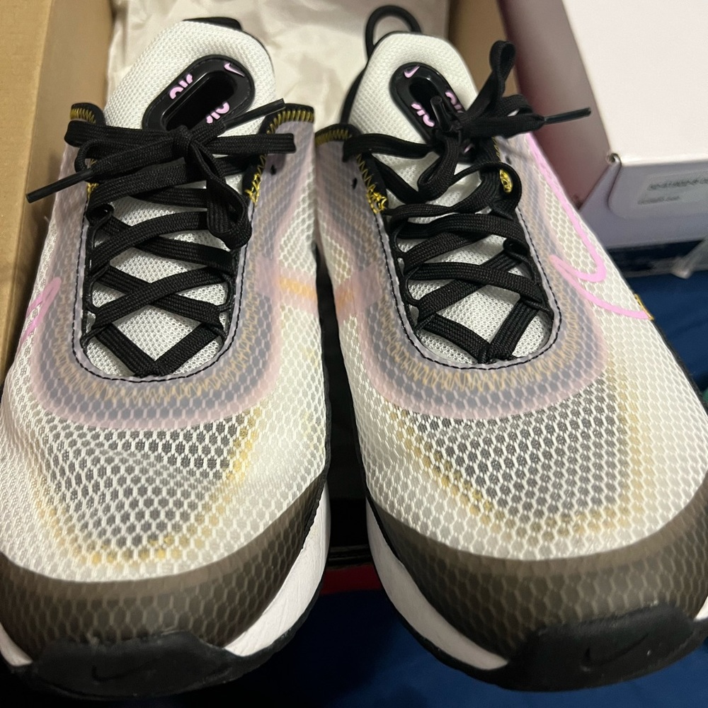 Nike Tennis Shoes